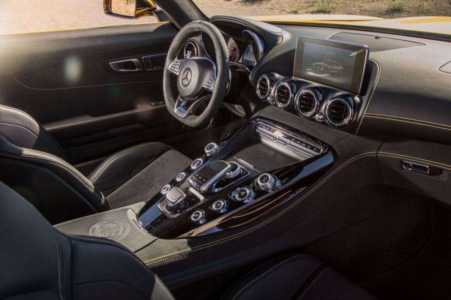 Интерьер Mercedes-AMG GT S 2016 года  (NA) (фото 9 из 35)